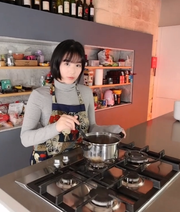 博主「香蕉妹」推特内容合集 25部505G