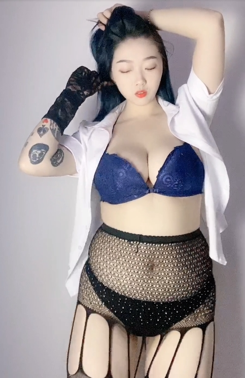 某手欣妹妹视频合集多部(10.4G),嫩颜长腿全程高能