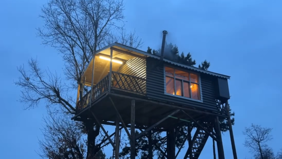 图片[1]-男人历经两个半月，在深山里建造豪华树屋。-观墨剪分享